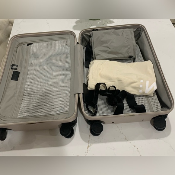 Monos 23 inch carry on plus luggage - Picture 11 of 15